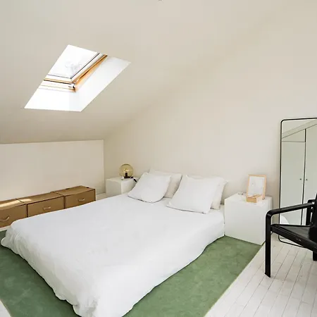 Stunning 3bd Industrial-style Maisonette In Paris